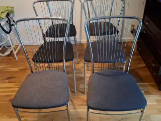 Spisebordsstole i metal med brunligt polstret sæde