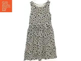 Ærmeløs kjole med leopardmønster fra H&M (str. 140)