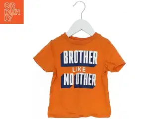 T-shirt fra The Children’s Place (str. 86)