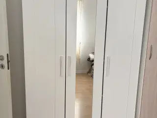Tøjskab