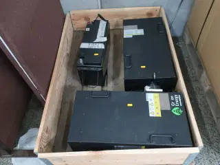 Testbatteri samt 2 stk. blaxkboxe