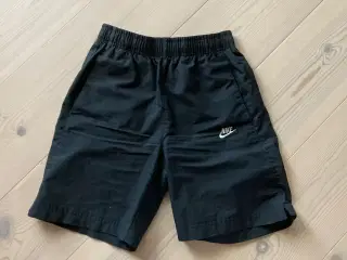 Nike shorts str. 10-12 år