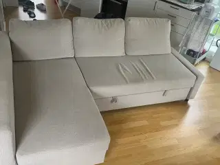 Sovesofa med chaiselong og opbevaring