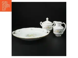 Porcelænsservice med blomstermotiv fra Bing Og Grøndal (str. 24 cm og 10 x 9 cm og 12 x 14 cm)