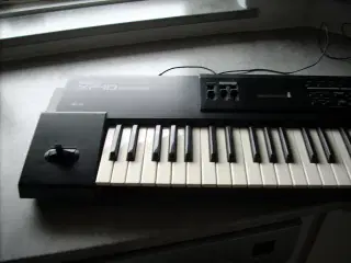 Roland XP10 Synthesizer