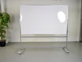 Vanerum dobbeltsidet whiteboard svingtavle på hjul