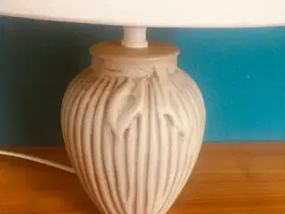 Bordlampe af keramik.