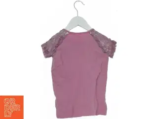 Lyserød T-shirt med blondeærmer fra VRS (str. 122)