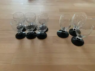9 stk. glas, Ranke med sort fod, Holmegaard