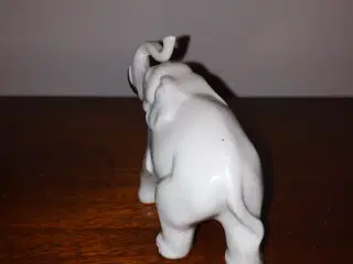 Fin porcelæns elefant