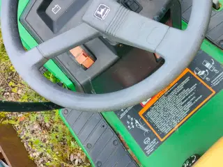 John Deere havetraktor model lx176