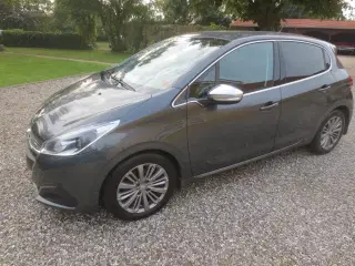 Peugeot 208 1.6 BLUE HDi År 2017. 
