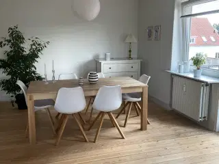 Bord og 6 stole 