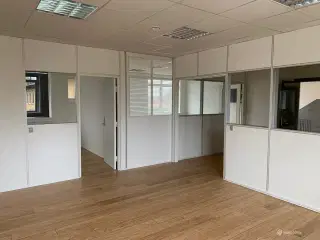 Kontorlokaler på 198 m² udlejes.
