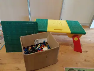 Lego bord og klodser