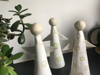 Engle, keramik, træ