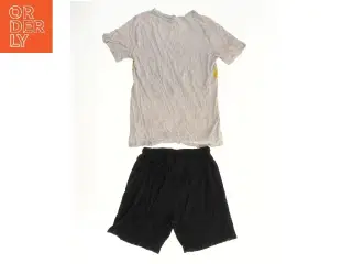 Sæt med T-shirt og shorts med SpongeBob tema fra H&M (str. 146)