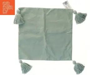 grøn kvadratisk pude med kvaster fra H&M (str. 50x50 cm)