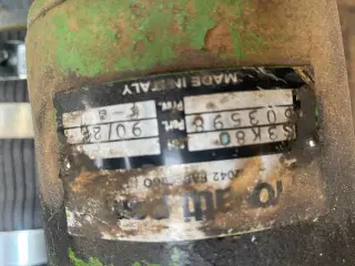Vandpumpe med motor og dykpumpe