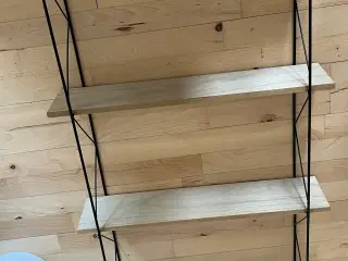 Væghylde/reol sort/lyst træ