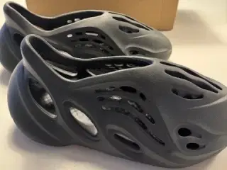 yeezy foam runner 