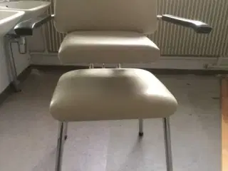 Retro.  Gammel frisør / tandlægestol
