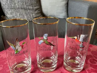 Høje glas med guld kant og dyremotiver
