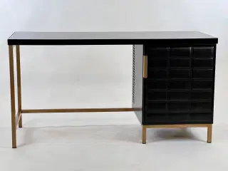 Skrivebord med kabinet til køleskab
