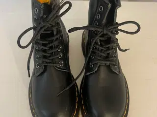 Dr. Martens støvler str. 38 (faktisk max. fod str: