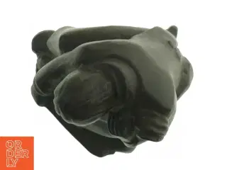 Skulptur af siddende figur (str. H. 18 cm. b. 13 cm)
