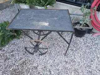 Gammeldags plante vogn bord sælges