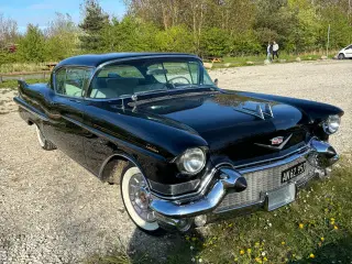 Cadillac coupe de ville 1957