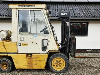 Caterpillar VC60D / lukket kabine / 3 tons kapacitet / gas