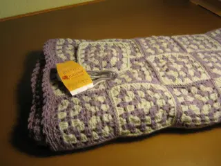 Hyggetæppe hæklet med frynser