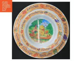 Barnetallerken med Peter Plys motiv fra Cole & Mason (str. Ø. 22 cm. og. ø. 17 cm)