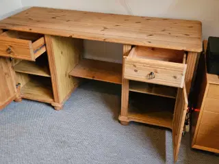 Skrivebord i egetræ