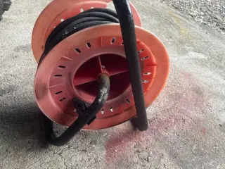 Kabeltromle med svær gummikabel 25m.