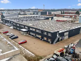 4.800m² lager og kontor i Greve tæt på Køgebugt Motorvej