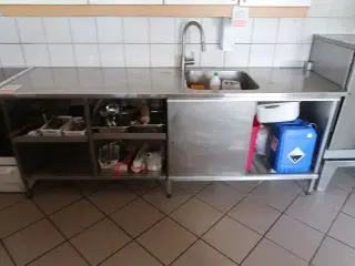 Rustfri stålbord med vask