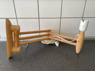 Svinglampe- Attila af bøgetræ