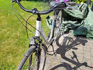 Fin hvid cykel 🚴 7 gear 