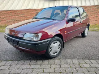 Ford Fiesta 1,3 . Unik stand 