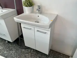 Vask med skab, udstillingsmodel