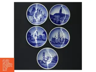 Små dekorative tallerkener med danske motiver (str. Ø. 8,5 cm) fra Aluminia