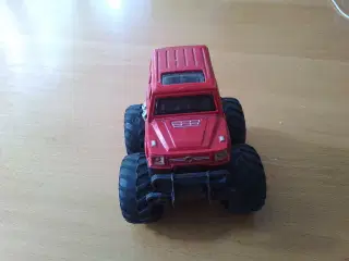 Monsterbil i metal