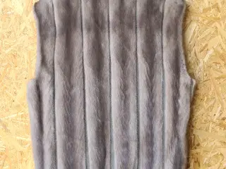 Buntmager Arley Jensen. Vest af minkpels
