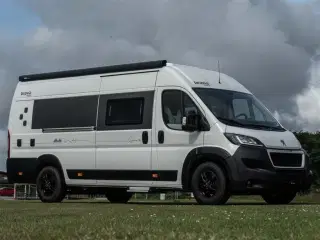 2021 - Bravia 636 140 Hk Edition 30   Campervan med langsgående senge og god indretning Kørt 20,500 Km.