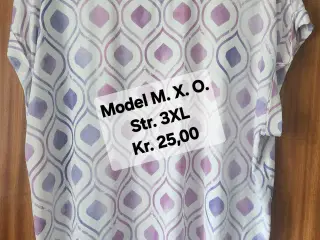 Bluse med lilla mønster 