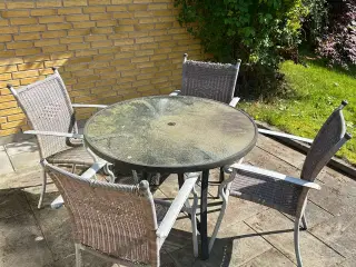 Havebord med 4 stole