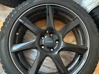 Dezent TW Dark 18″ vinterhjul – 235/45 Pirelli dæk